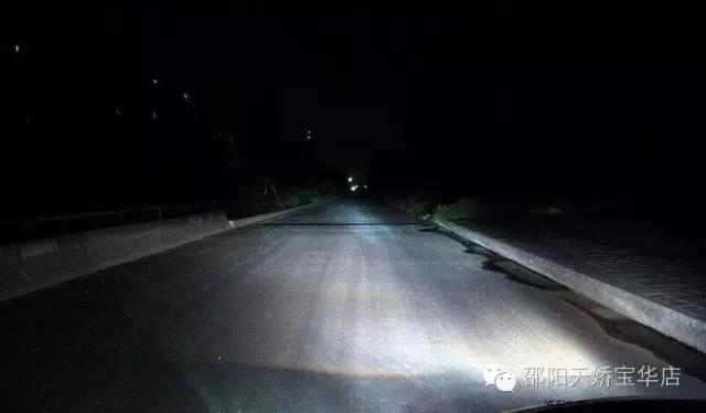 尤其是改過(guò)氙氣大燈的車(chē)主們，定期檢查電路，檢查火花塞是否積碳老化，這是很有必要的！