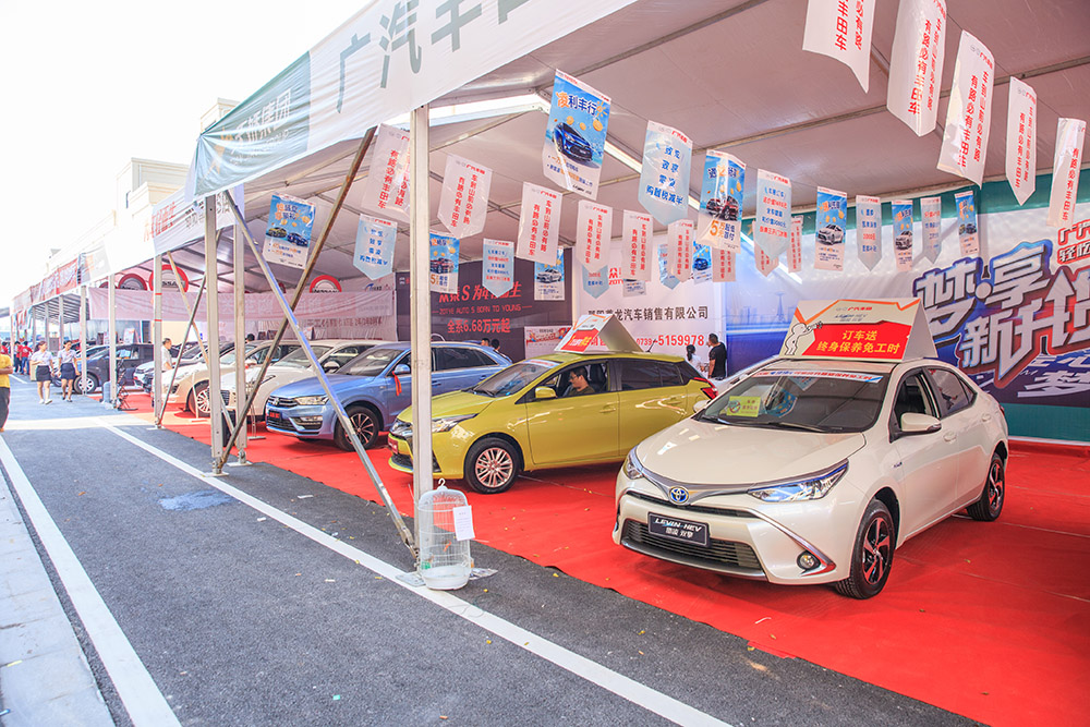 【車展第一天】遇到那個(gè)TA，放棄蘋果8......