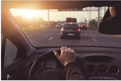 開車的這些陋習(xí)，據(jù)說會開車的人都犯過！別說你沒有！