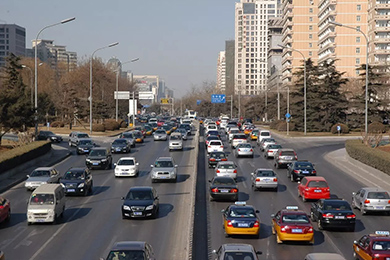 鬧市開車必學技巧，你會幾招？