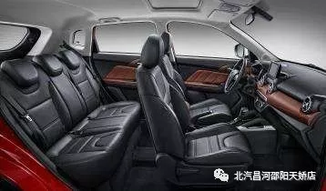 易燃易爆炸！夏天在車?yán)锓胚@些東西絕對(duì)是奪命炸彈！